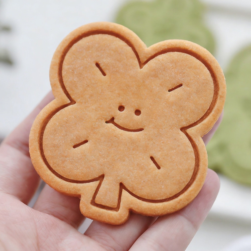 Lucky Four-Leaf Clover Cookie  - Kitchen Baking Products recension och pris